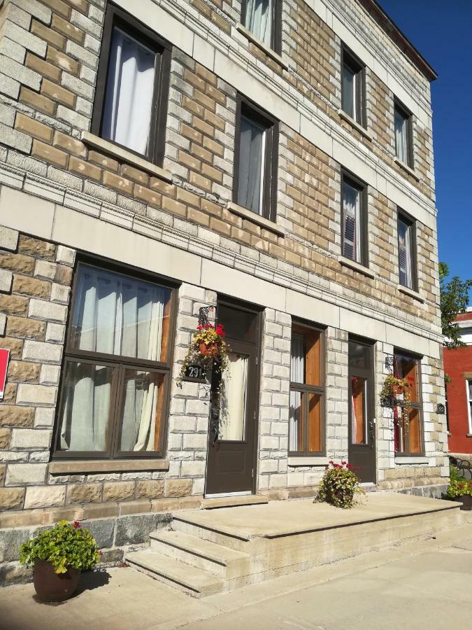 Vieux-Old Farnham Appart-Condotel Bagian luar foto