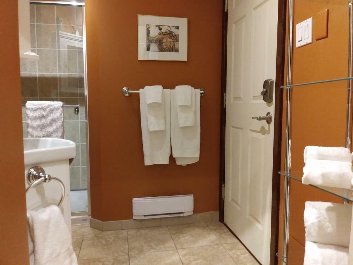 Vieux-Old Farnham Appart-Condotel Bagian luar foto