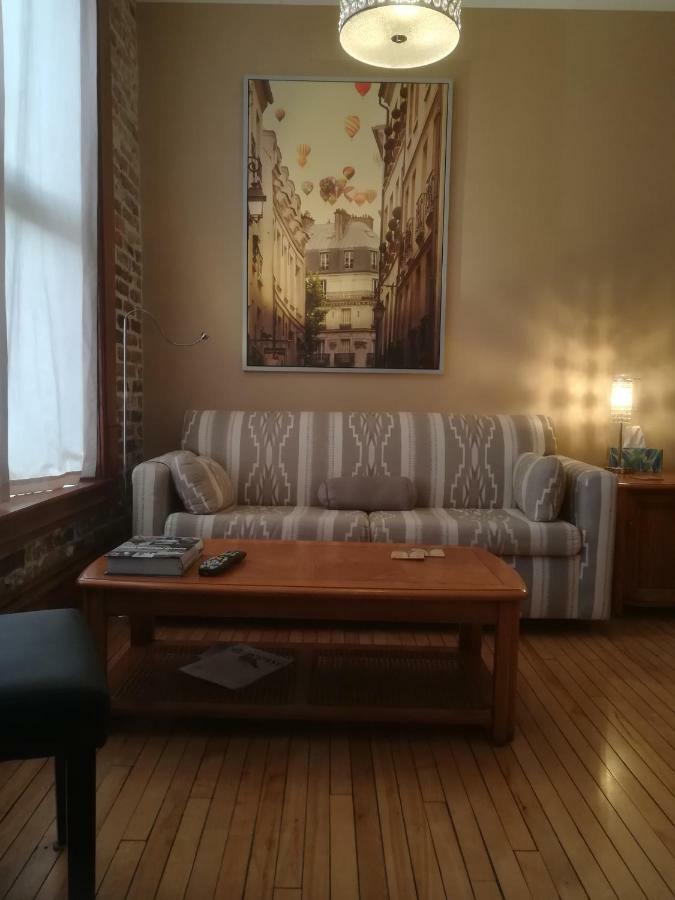 Vieux-Old Farnham Appart-Condotel Bagian luar foto